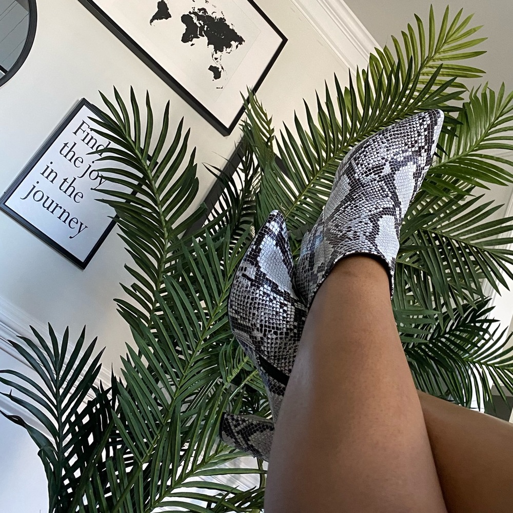 ✨Snakeprint Ankle Booties✨